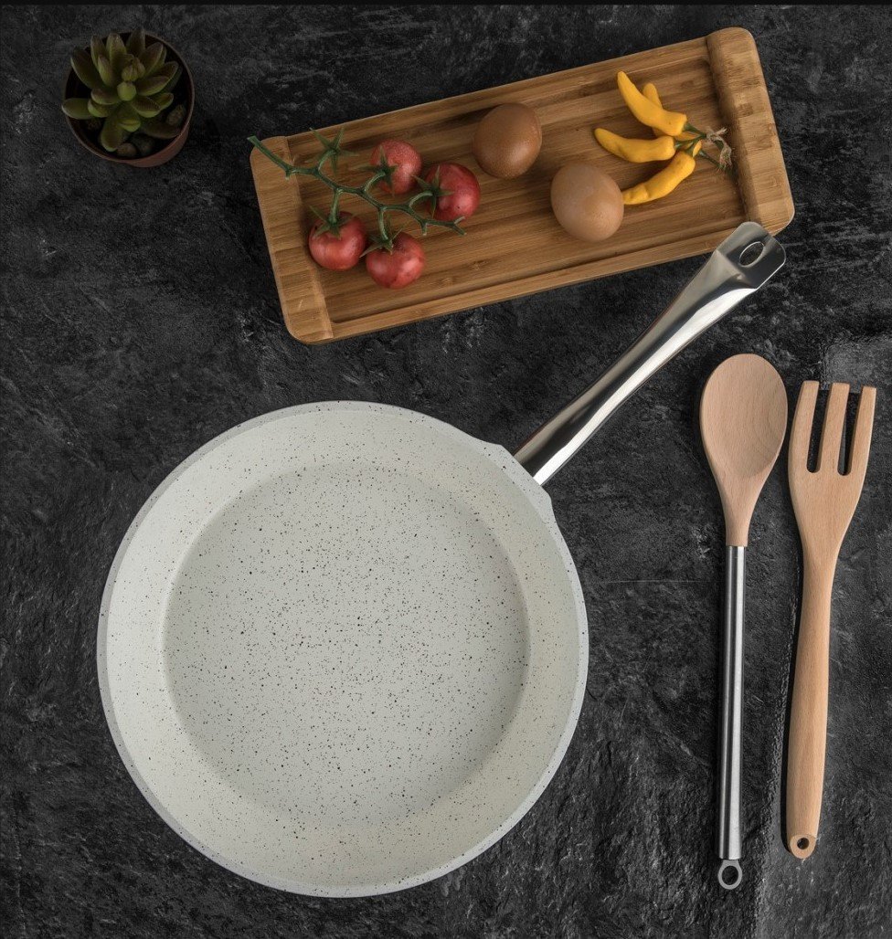 Taç 30 Cm Aksu Granit Döküm Tava Beyaz 1606