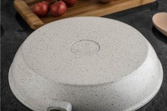Taç 30 Cm Aksu Granit Döküm Tava Beyaz 1606