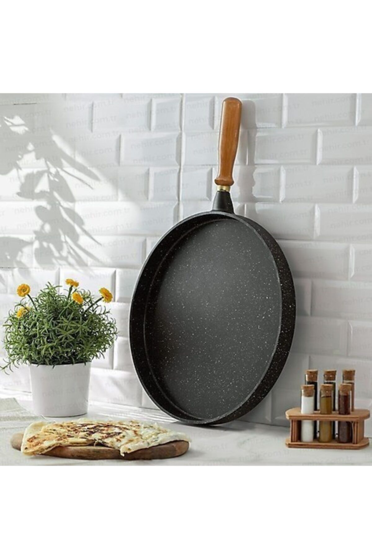 Nehir 36 Cm Ahşap Saplı Döküm Gözleme Tavası